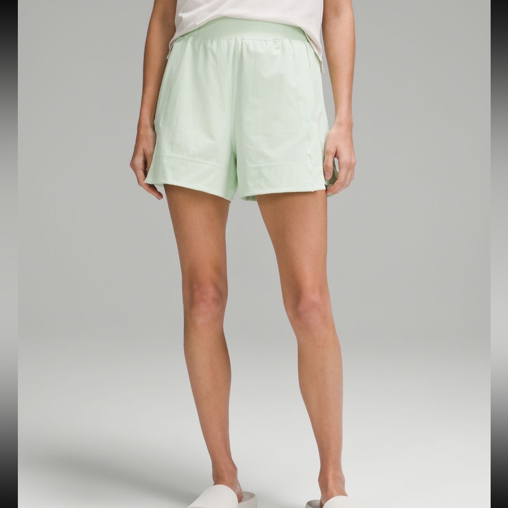 Lululemon Stretch Woven Relaxed Fit High Rise 4”